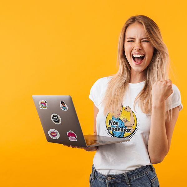 Девушка удивлена тому, что UtiClock работает без сервера